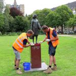 standbeeld-anne-frank-beklad