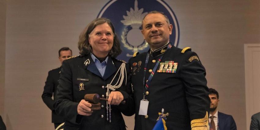 Overdracht voorzittershamer