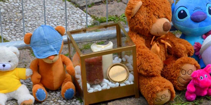 knuffels-hek-kindermishandeling-Stadskanaal