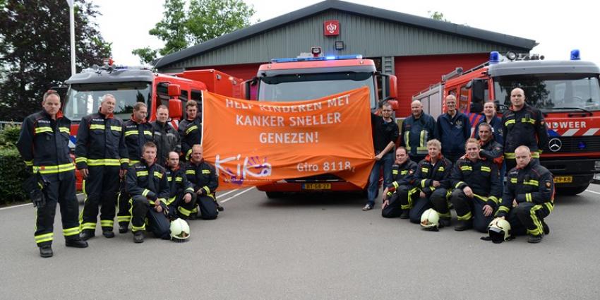 Foto van brandweer wast ramen voor goed doel | M.Druppers en R.Koene | www.112inhetnieuws.nl