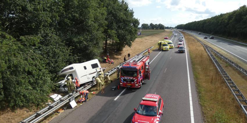 Camper naast de weg