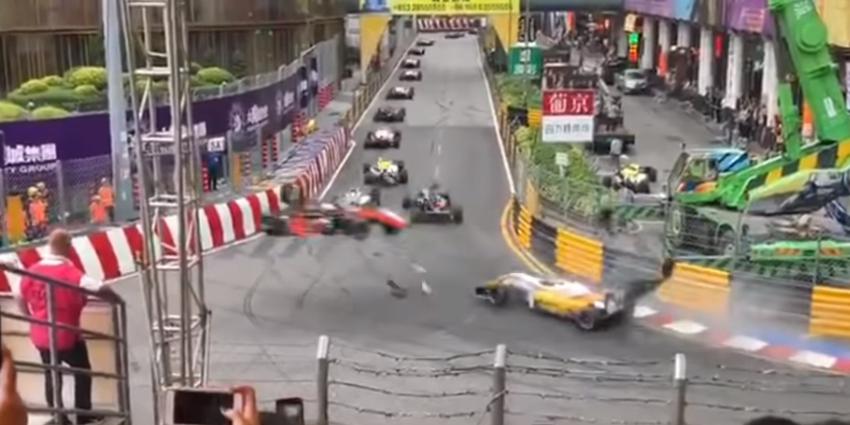 Formule 3 raceauto gelanceerd tijdens GP van Macau