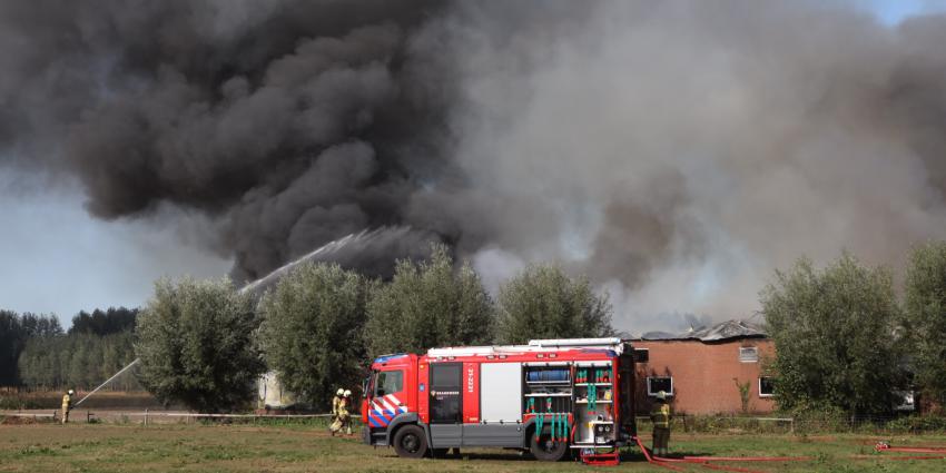 Hevige rookontwikkeling bij brand in kwekerij