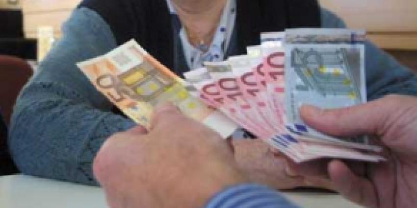 Nederlanders betalen minder contant