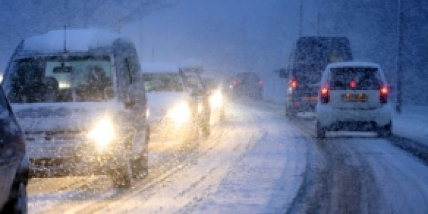 Foto van auto's in de sneeuw | Archief FBF.nl