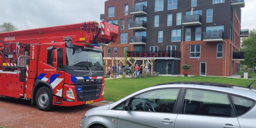 Brandweer met hoogwerker ter plaatse