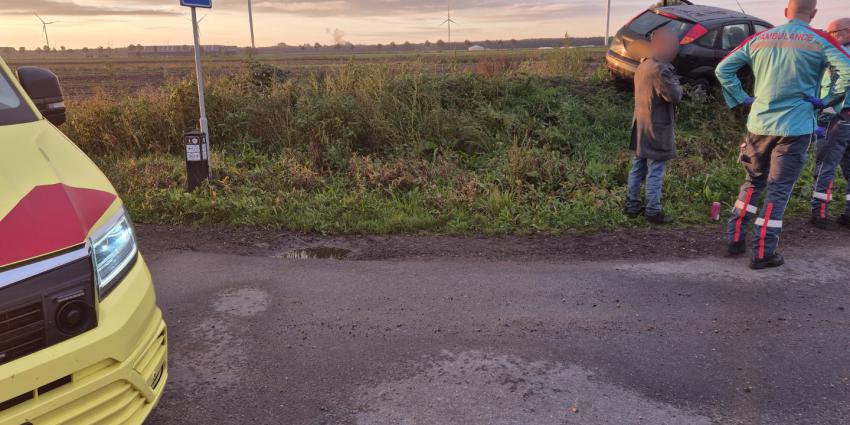 Auto parkeert op berg