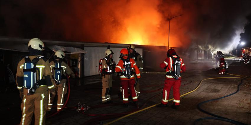 Brandweer dooft vlammen