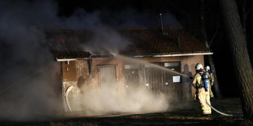 Brand in toiletgebouw 