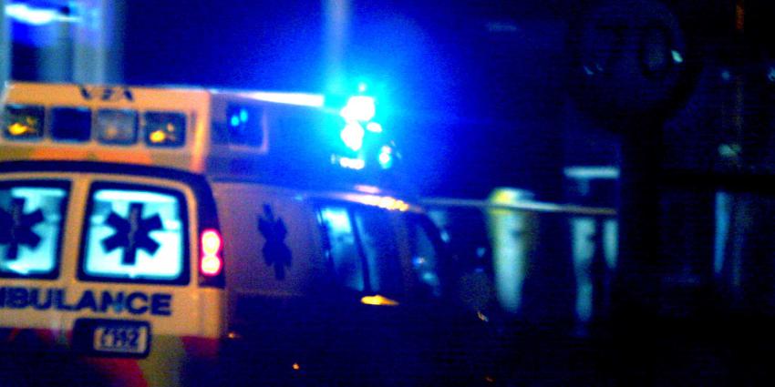 ambulance donker zwaailicht