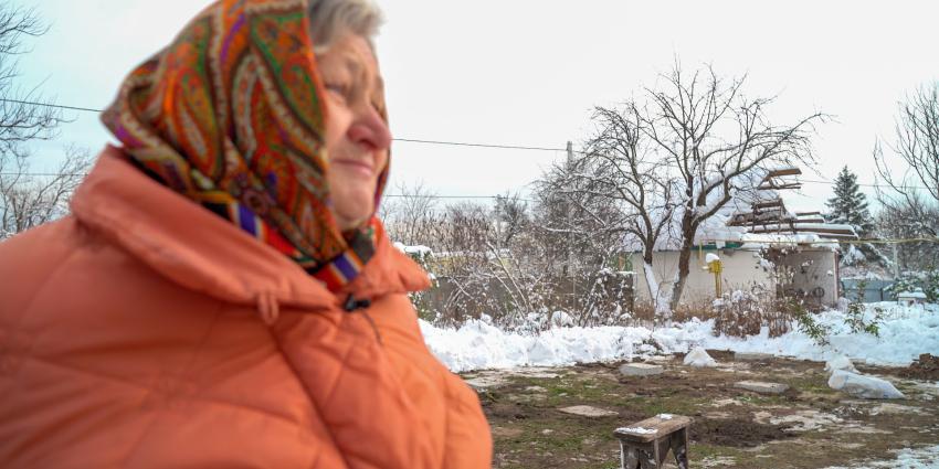 Oekraïense vrouw in de sneeuw