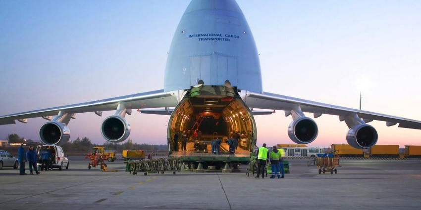 Een Antonov-vrachtvliegtuig