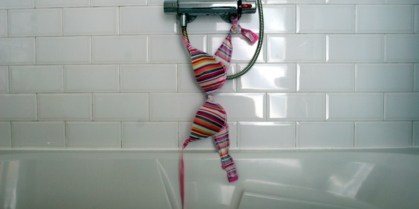 Meisje 13 geëlektrocuteerd nadat mobiele telefoon in bad valt