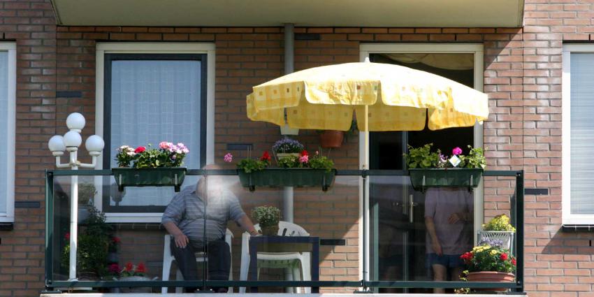 Nieuwe zorgwoningen krijgen toch weer standaard een balkon