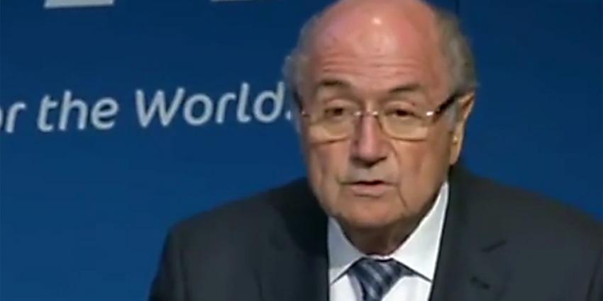 FIFA-baas Blatter stapt op