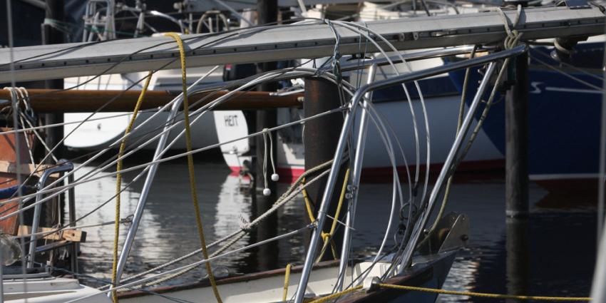 Foto van zeiljacht in haven | Archief EHF