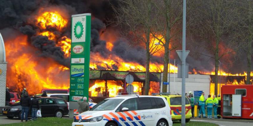 foto van grote brand kringloopwinkel Almere | Miranda van der Sloot