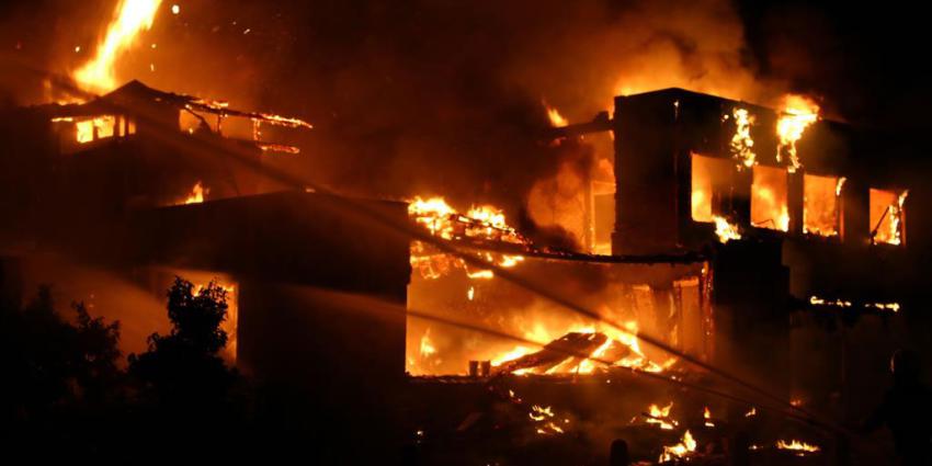 Grote brand verwoest houthandel in Ridderkerk
