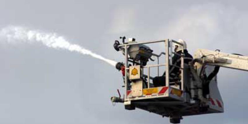 Foto van brandweer blussen hoogwerker | Archief EHF