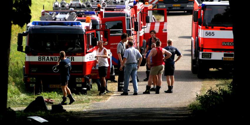 Brandweer druk met bestrijden grote heidebrand bij Ede
