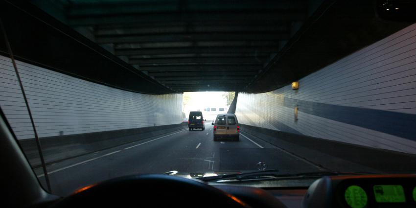 Truckers negeren massaal melding hoogte bij tunnels