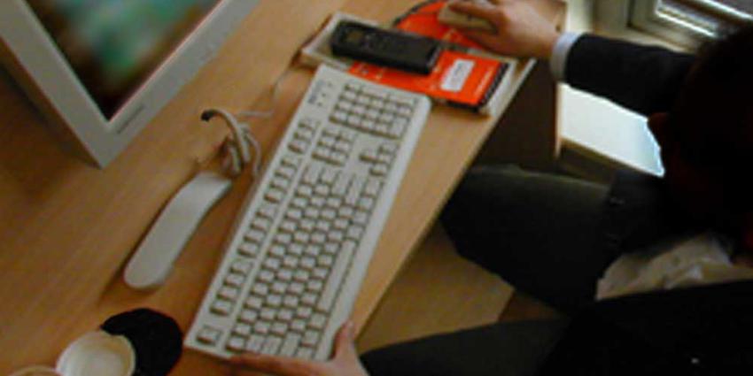 Foto van man achter computer | Archief EHF