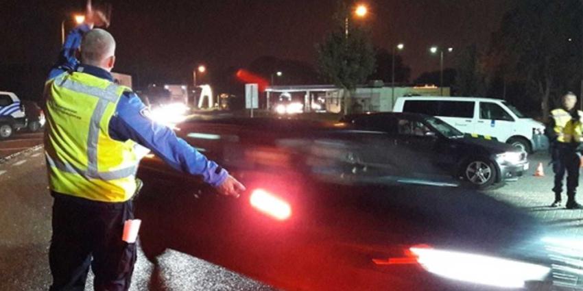 Drugs in verborgen ruimte Belgische auto aangetroffen