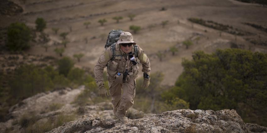Militair op hitte training in Spanje