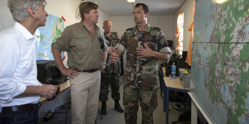 Koning verbijsterd over schade orkaan Irma