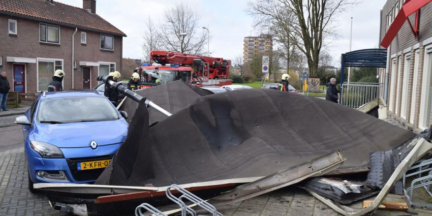 Dak van buurthuis in Hoogeveen gewaaid