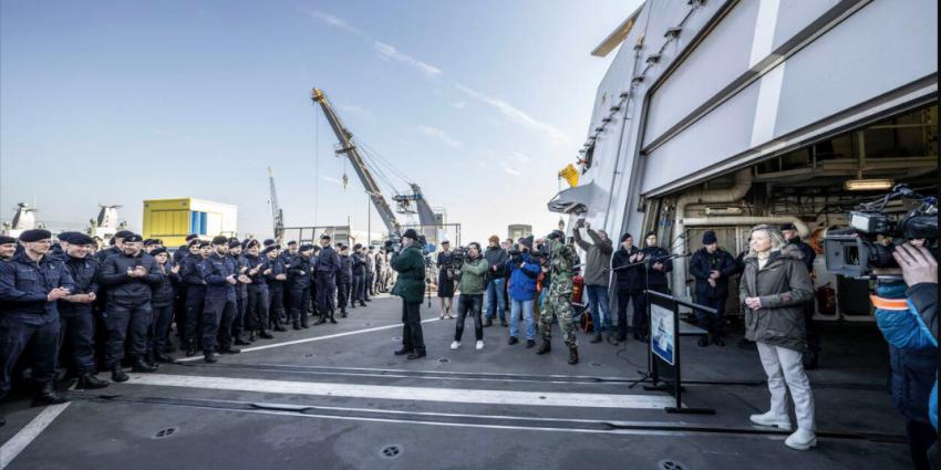 Marineschip Zr.Ms. De Zeven Provinciën naar Noorwegen voor NAVO-vlootverband