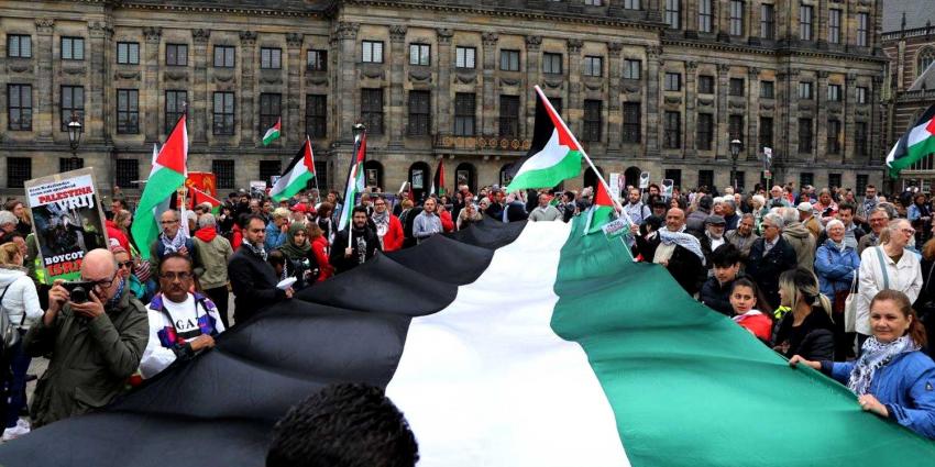 Demonstranten Amsterdam betuigen solidariteit met Palestijnse zaak