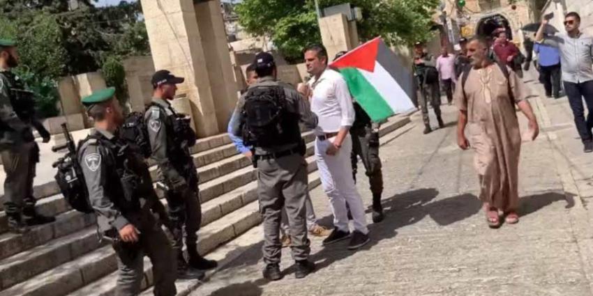 Kuzu van Denk opgepakt na provocerend optreden met Palestijnse vlag