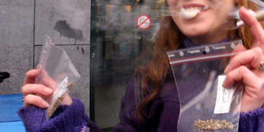 Foto van meisje dat blowt | Archief EHF