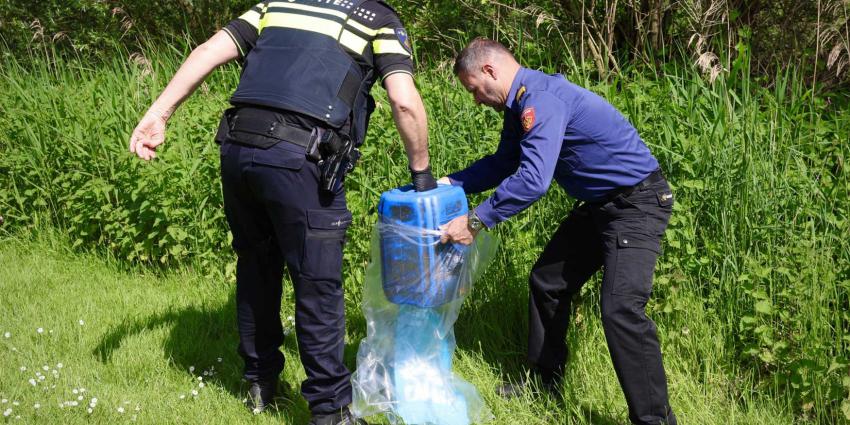 drugsafval-jerrycan-agent-brandweerman