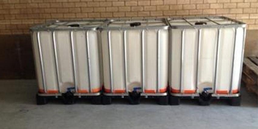 Duizend liter chemicaliën in garagebox. Politie: Levensgevaarlijke situatie