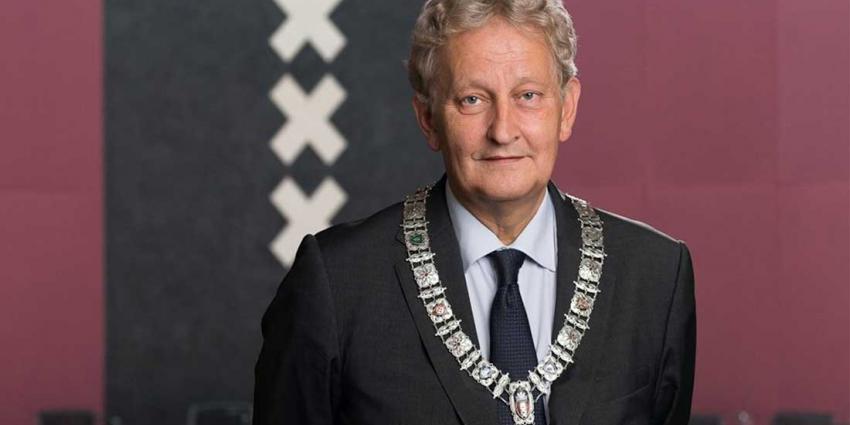 Eberhard van der Laan wil nog wel 'een poosje' burgemeester van Amsterdam blijven