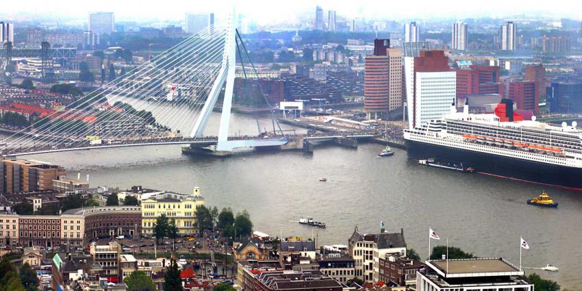 erasmusbrug-luchtfoto-boten