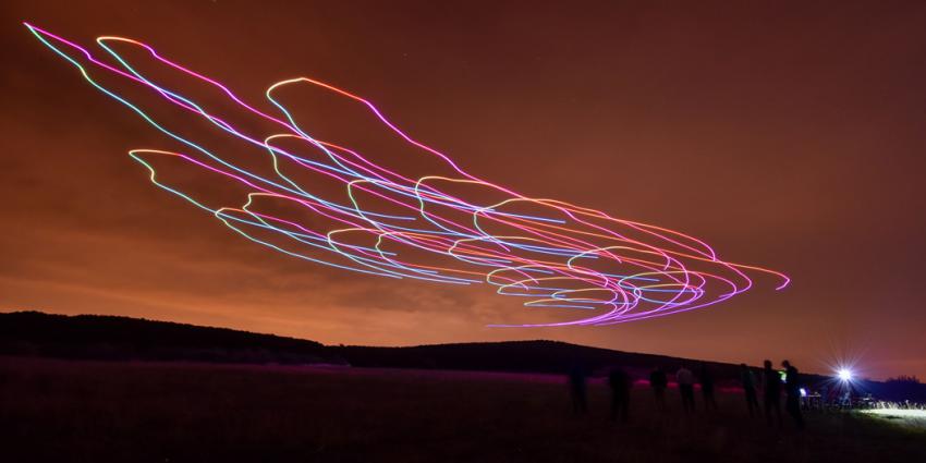 Wereldrecord zelfvliegende drones in één zwerm