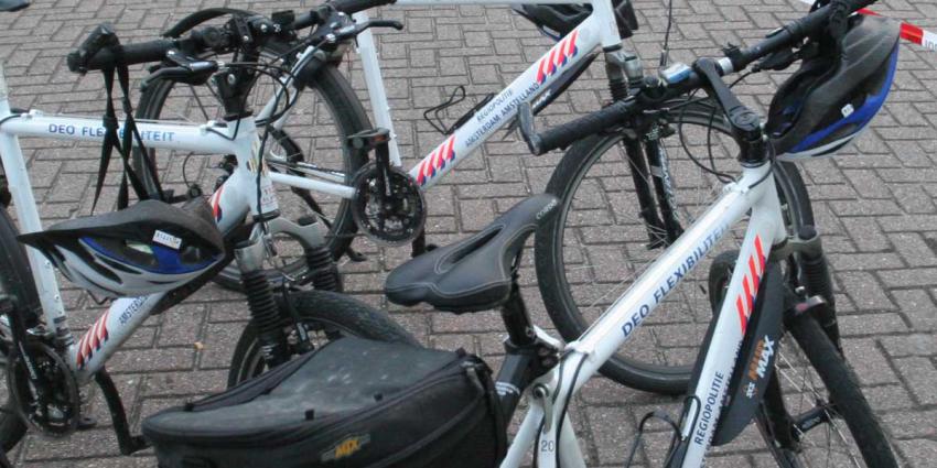 Vechtersbazen keren zich tegen politie, politiebiker naar ziekenhuis