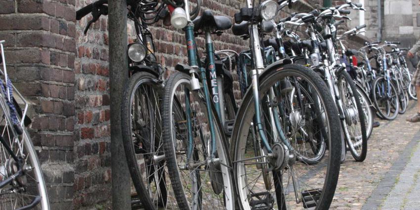 fietsen-woning-muur