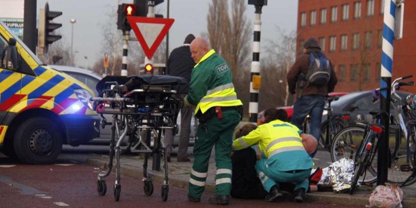 Fietsster gewond aan been na val 