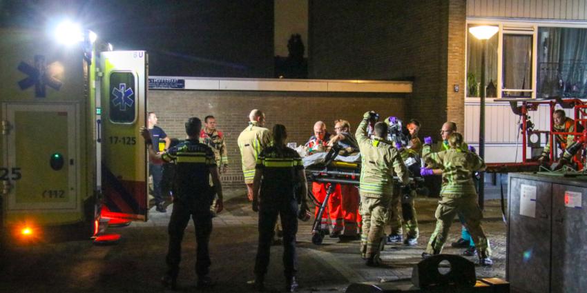 Hulpdiensten bij neergestoken vrouw