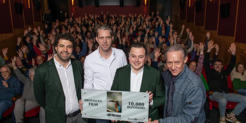 Coen Koopmans, Bas Bakker, Bas Kakes en Jacques van der Neut met de Kristallen Film Award.  