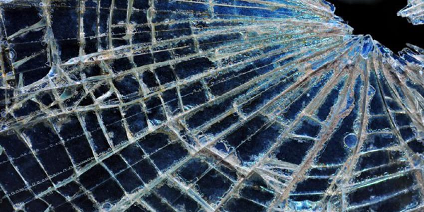 Foto van kapot glas | MV Blik op Nieuws