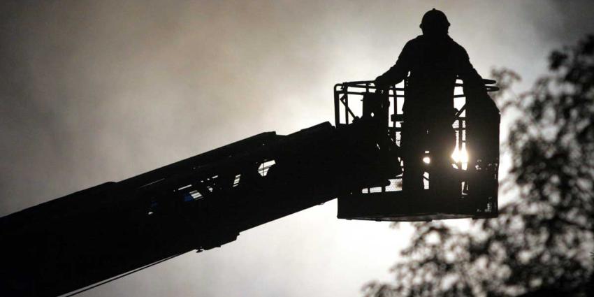 Brandweerlieden tijdens blussen brand belaagd in Utrecht