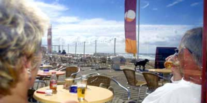 Foto van strand zon zee horeca bier | Archief EHF