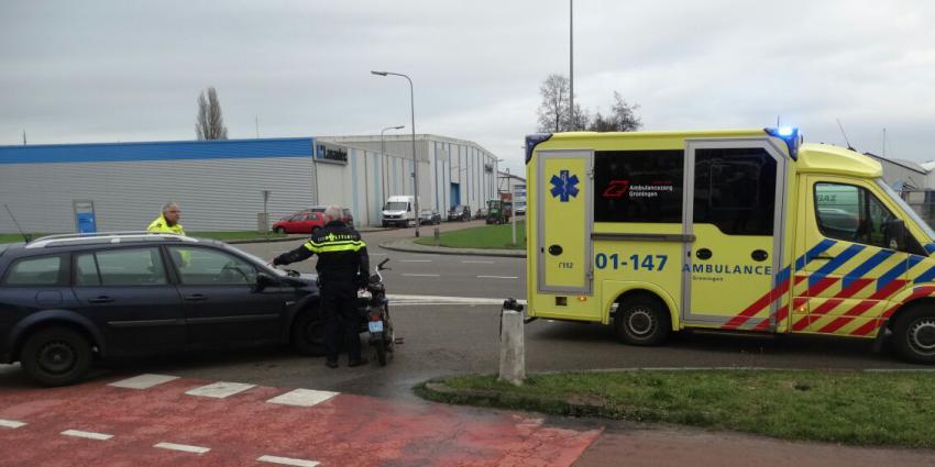 Aanrijding tussen snorfiets en auto in Groningen