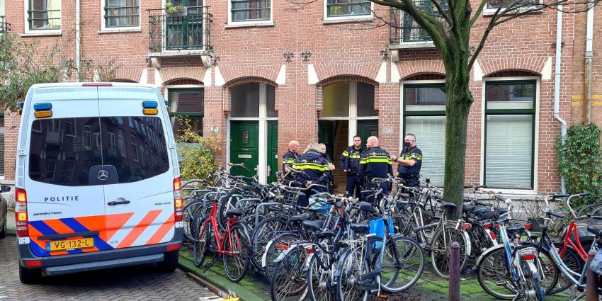 Politie doet onderzoek in woning