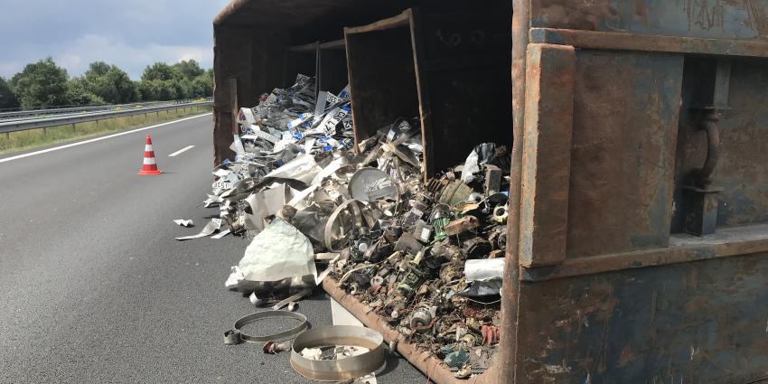 Oud ijzer op de snelweg